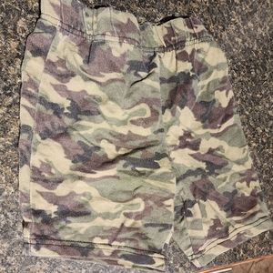 Boys size 4 camo shorts
